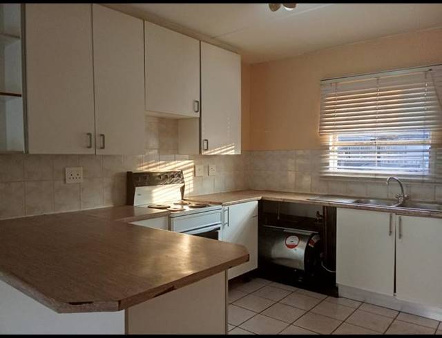 2 BEDROOM TOWNHOUSE FOR SALE IN VORNA VALLEY